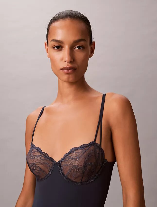 Sinnlicher Stretch-Spitzen-Bodys Sinnlicher Stretch-Spitzen-Bodys
