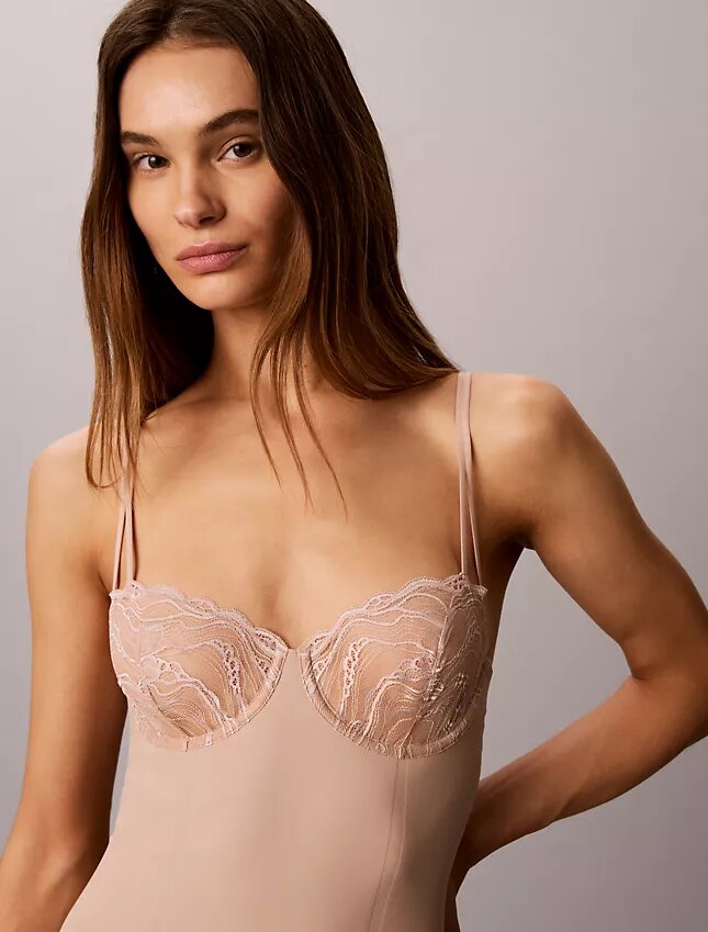 Sinnlicher Stretch-Spitzen-Bodys Sinnlicher Stretch-Spitzen-Bodys