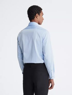Slim-Fit-Hemd aus Baumwolle mit Fischgrätenmuster Slim-Fit-Hemd aus Baumwolle mit Fischgrätenmuster