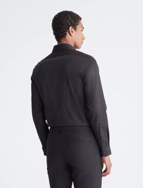 Slim-Fit-Hemd aus Baumwolle mit Fischgrätenmuster Slim-Fit-Hemd aus Baumwolle mit Fischgrätenmuster