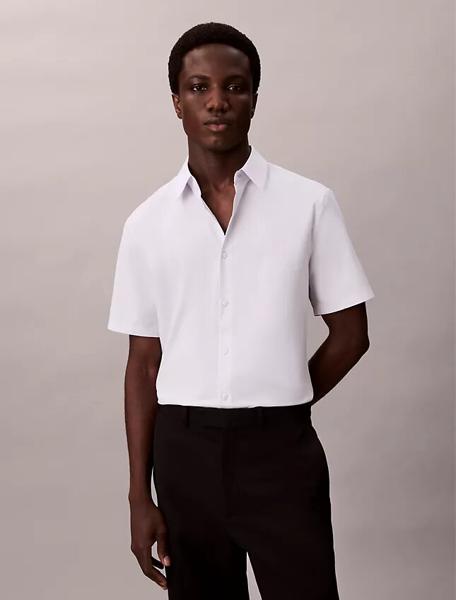 Slim-Fit-Hemd aus Cotton Stretch mit Knopfleiste Slim-Fit-Hemd aus Cotton Stretch mit Knopfleiste