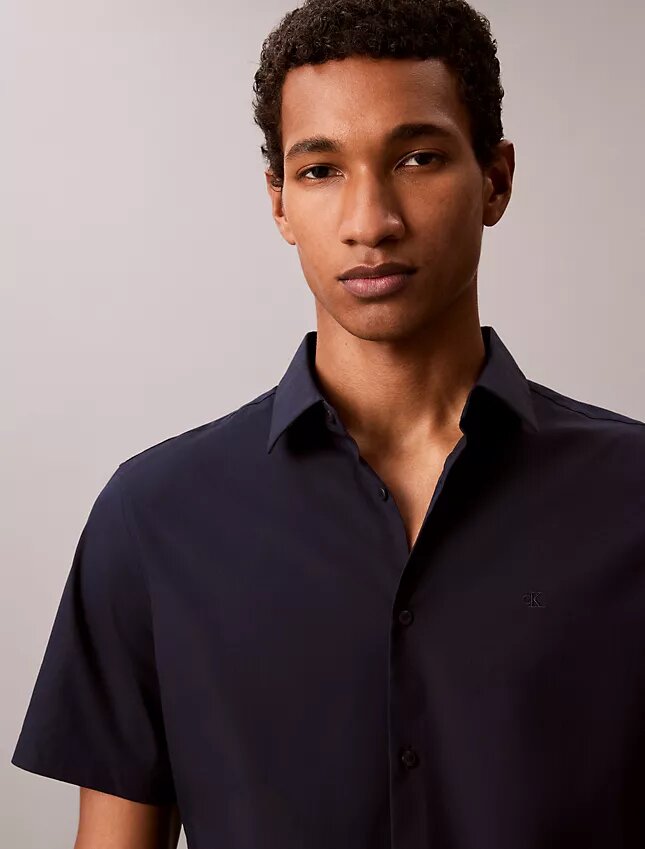 Slim-Fit-Hemd aus Cotton Stretch mit Knopfleiste Slim-Fit-Hemd aus Cotton Stretch mit Knopfleiste