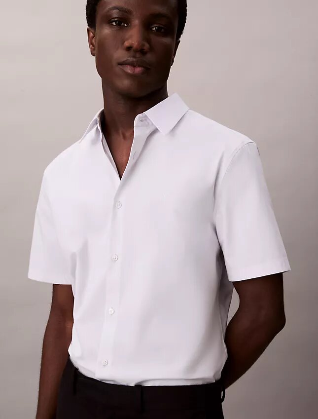 Slim-Fit-Hemd aus Cotton Stretch mit Knopfleiste Slim-Fit-Hemd aus Cotton Stretch mit Knopfleiste