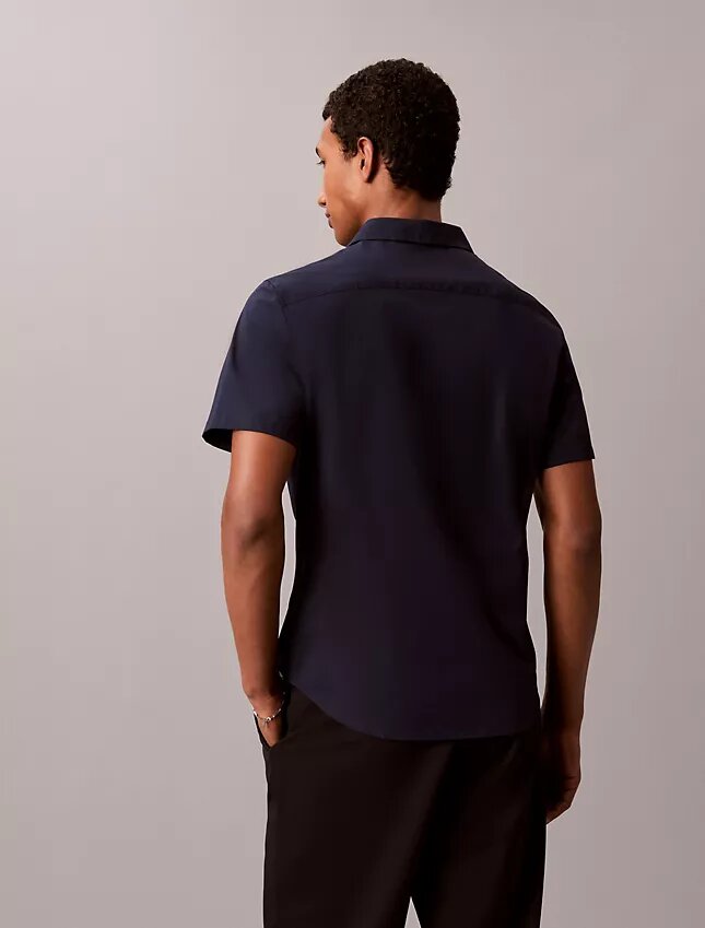 Slim-Fit-Hemd aus Cotton Stretch mit Knopfleiste Slim-Fit-Hemd aus Cotton Stretch mit Knopfleiste