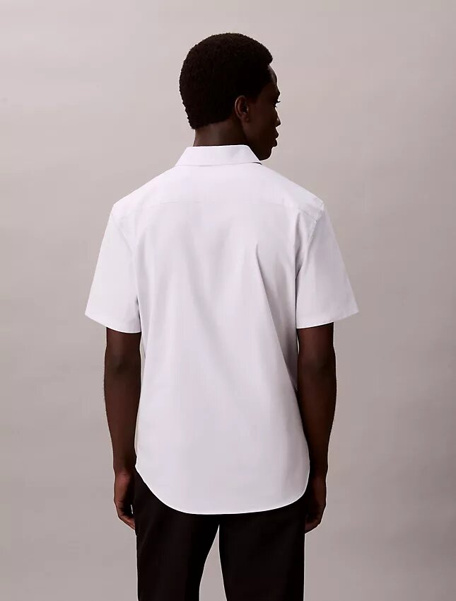 Slim-Fit-Hemd aus Cotton Stretch mit Knopfleiste Slim-Fit-Hemd aus Cotton Stretch mit Knopfleiste