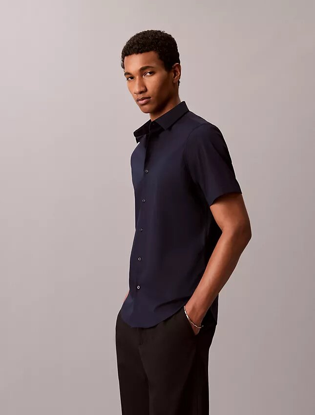 Slim-Fit-Hemd aus Cotton Stretch mit Knopfleiste Slim-Fit-Hemd aus Cotton Stretch mit Knopfleiste