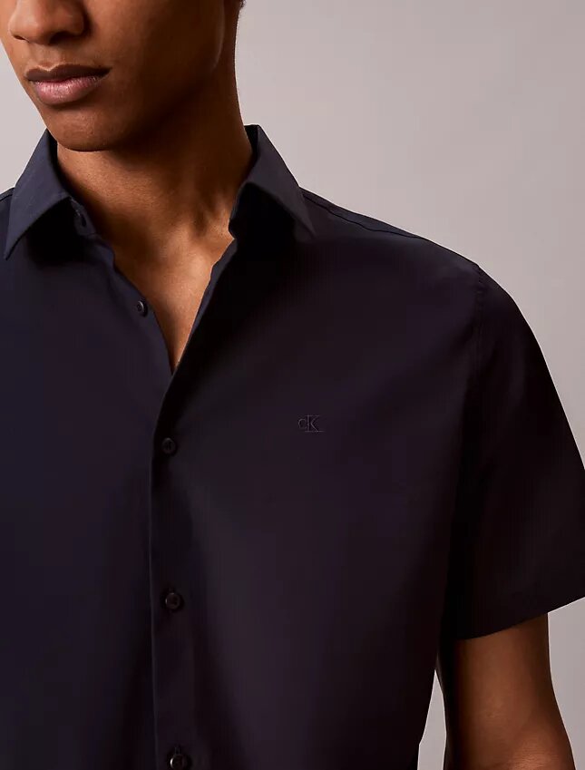 Slim-Fit-Hemd aus Cotton Stretch mit Knopfleiste Slim-Fit-Hemd aus Cotton Stretch mit Knopfleiste