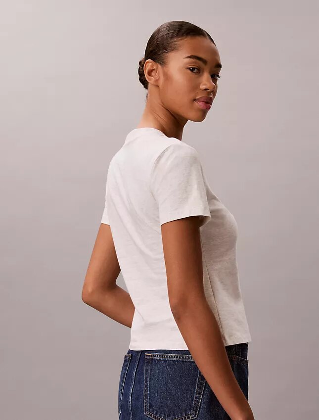 Slim-Fit-T-Shirt mit erhabener Schriftzug-Grafik Slim-Fit-T-Shirt mit erhabener Schriftzug-Grafik