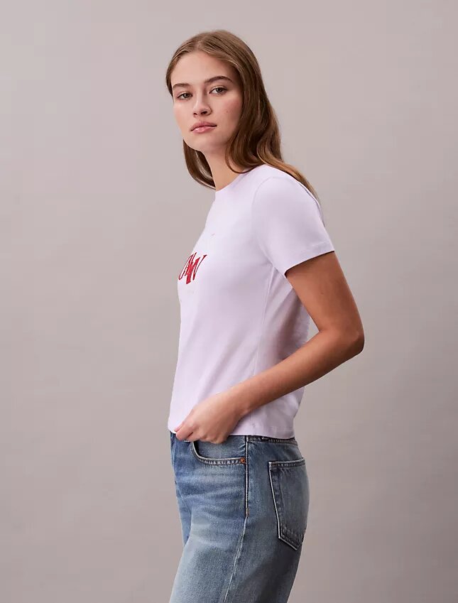 Slim-Fit-T-Shirt mit geteiltem Logo-Print Slim-Fit-T-Shirt mit geteiltem Logo-Print