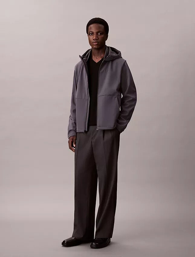 Softshell-Jacke mit Kapuze und Reißverschluss Softshell-Jacke mit Kapuze und Reißverschluss