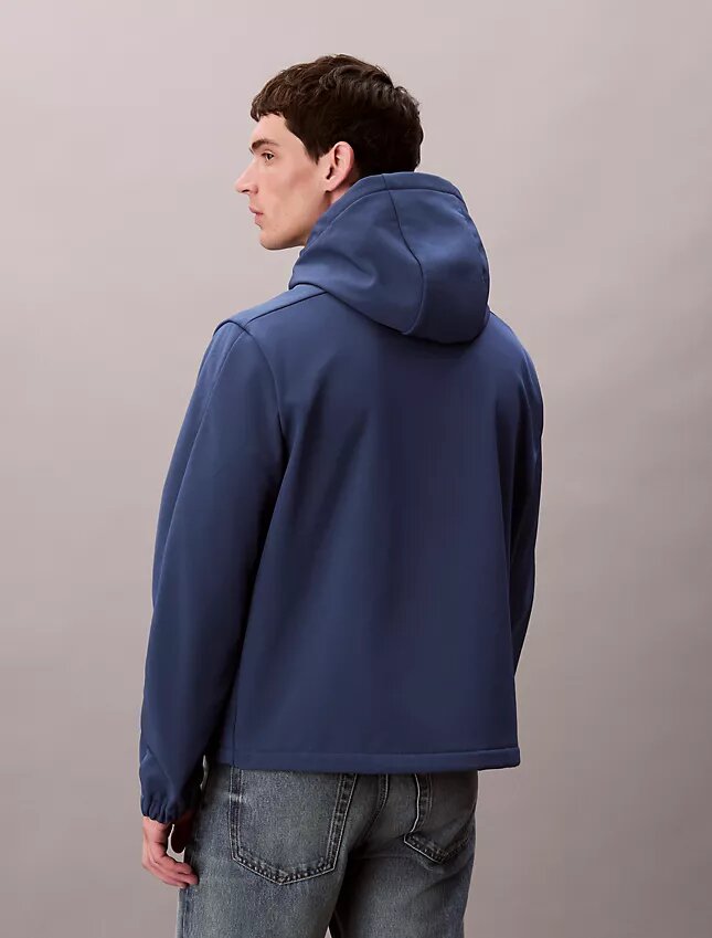 Softshell-Jacke mit Kapuze und Reißverschluss Softshell-Jacke mit Kapuze und Reißverschluss