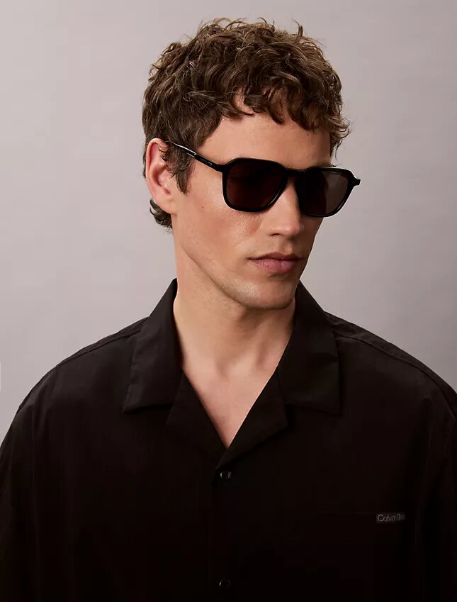 Sonnenbrille aus Acetat in modifizierter rechteckiger Form Sonnenbrille aus Acetat in modifizierter rechteckiger Form