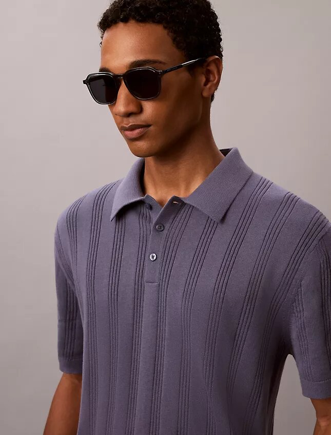 Sonnenbrille aus Acetat in modifizierter rechteckiger Form Sonnenbrille aus Acetat in modifizierter rechteckiger Form