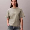 Standard-Logo-T-Shirt mit geradem Schnitt und Rundhalsausschnitt Standard-Logo-T-Shirt mit geradem Schnitt und Rundhalsausschnitt