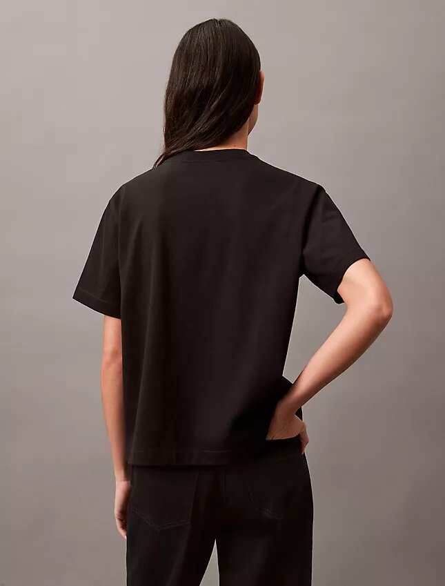 Standard-Logo-T-Shirt mit geradem Schnitt und Rundhalsausschnitt Standard-Logo-T-Shirt mit geradem Schnitt und Rundhalsausschnitt