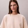 Standard-Logo-T-Shirt mit geradem Schnitt und Rundhalsausschnitt Standard-Logo-T-Shirt mit geradem Schnitt und Rundhalsausschnitt