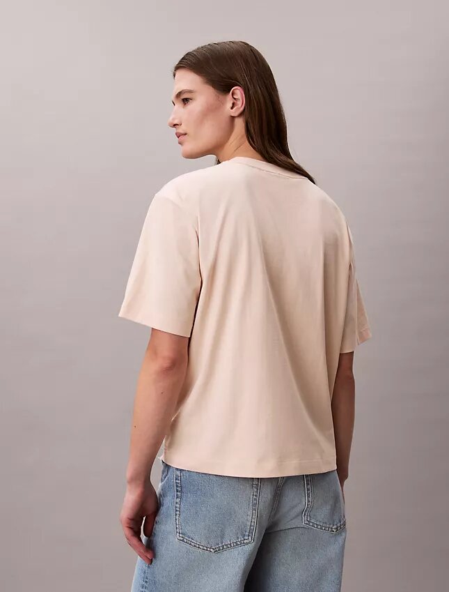Standard-Logo-T-Shirt mit geradem Schnitt und Rundhalsausschnitt Standard-Logo-T-Shirt mit geradem Schnitt und Rundhalsausschnitt