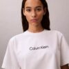 Standard-Logo-T-Shirt mit geradem Schnitt und Rundhalsausschnitt Standard-Logo-T-Shirt mit geradem Schnitt und Rundhalsausschnitt