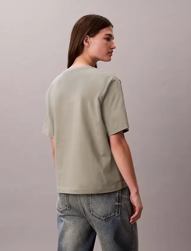 Standard-Logo-T-Shirt mit geradem Schnitt und Rundhalsausschnitt Standard-Logo-T-Shirt mit geradem Schnitt und Rundhalsausschnitt