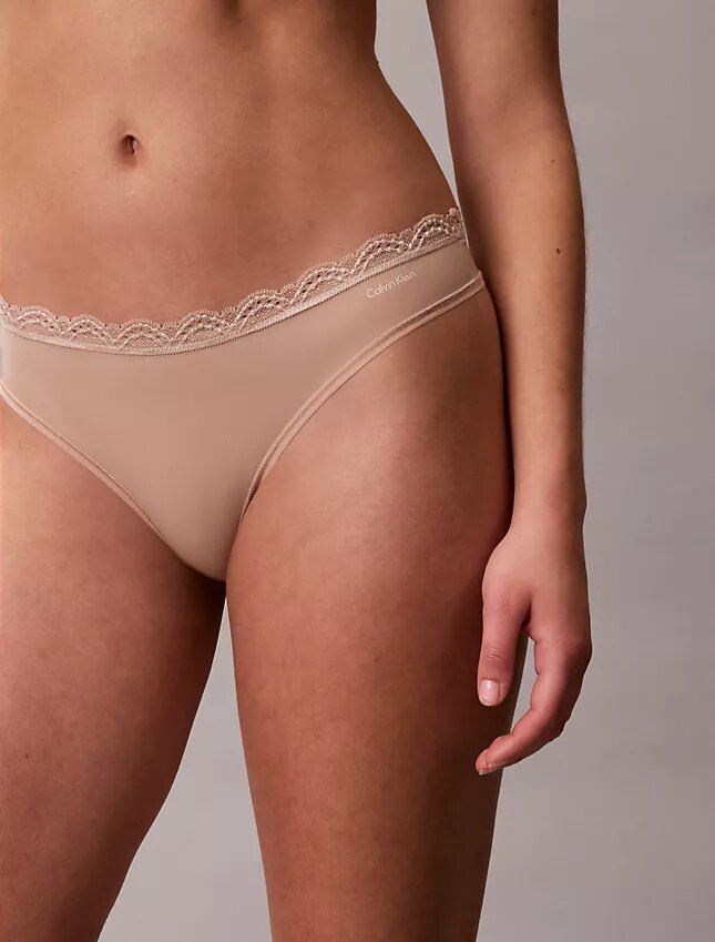 Stretch-Microfiber-Thong mit Spitze Stretch-Microfiber-Thong mit Spitze