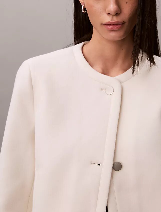 Strukturierte kragenlose Jacke Strukturierte kragenlose Jacke