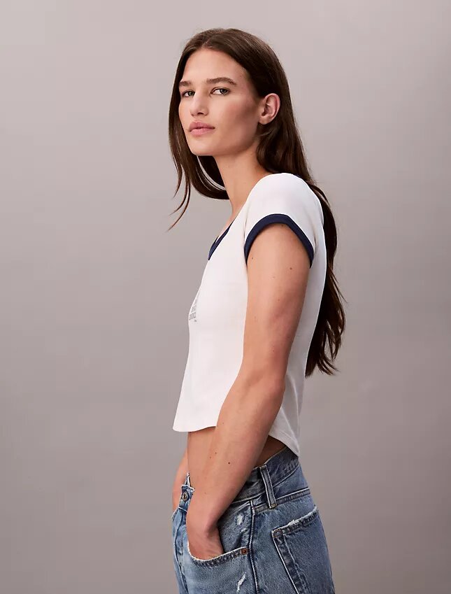 T-Shirt mit Monogram-Logo in grafischer Slim-Passform T-Shirt mit Monogram-Logo in grafischer Slim-Passform