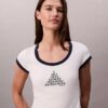 T-Shirt mit Monogram-Logo in grafischer Slim-Passform T-Shirt mit Monogram-Logo in grafischer Slim-Passform