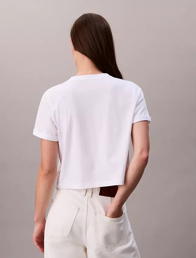 T-Shirt mit Schriftzug-Logo, kurz geschnitten und kastenförmig T-Shirt mit Schriftzug-Logo, kurz geschnitten und kastenförmig