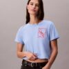 T-Shirt mit Schriftzug-Logo, kurz geschnitten und kastenförmig T-Shirt mit Schriftzug-Logo, kurz geschnitten und kastenförmig