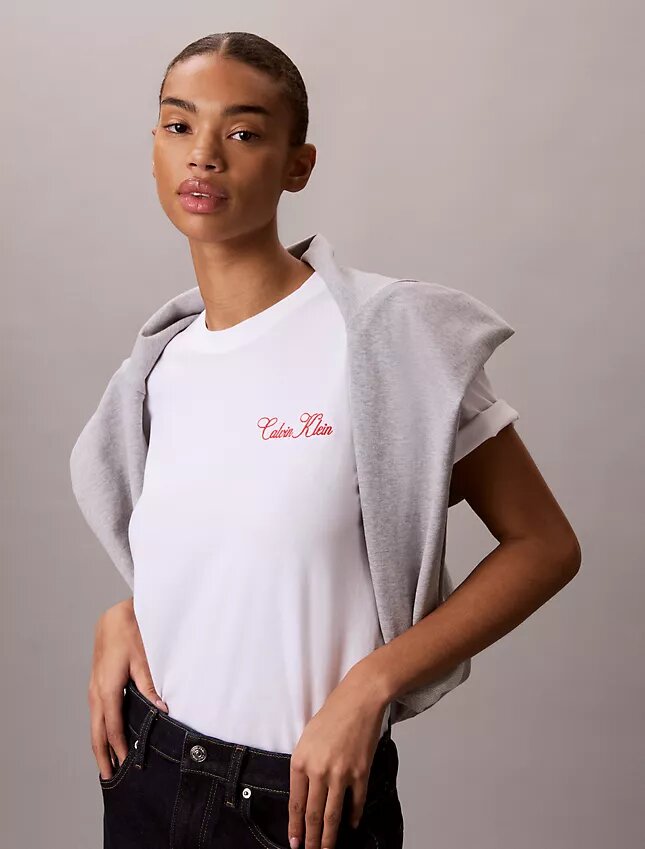 T-Shirt mit Schriftzug von Calvin Klein in Schreibschrift T-Shirt mit Schriftzug von Calvin Klein in Schreibschrift