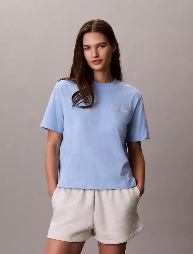 T-Shirt mit Schriftzug von Calvin Klein in Schreibschrift T-Shirt mit Schriftzug von Calvin Klein in Schreibschrift