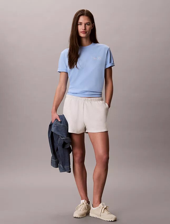 T-Shirt mit Schriftzug von Calvin Klein in Schreibschrift T-Shirt mit Schriftzug von Calvin Klein in Schreibschrift