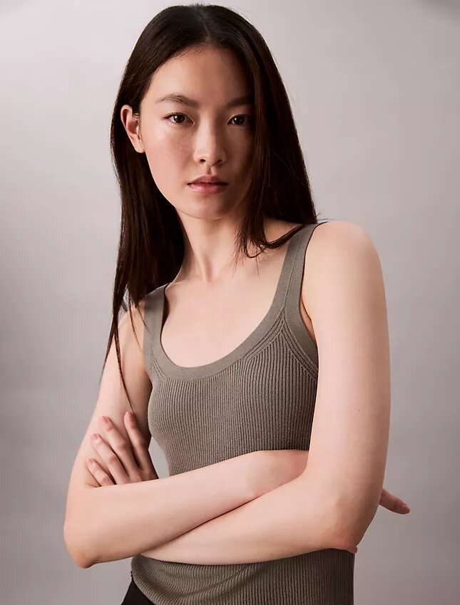 Tanktop aus Viskosemischung mit geripptem Saum Tanktop aus Viskosemischung mit geripptem Saum