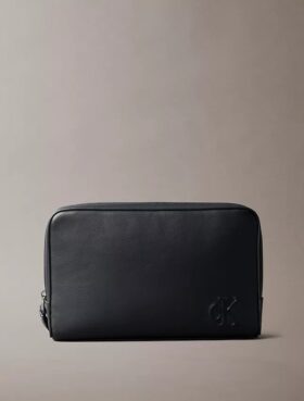 Tasche mit geprägtem Monogram