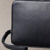 Tasche mit geprägtem Monogram