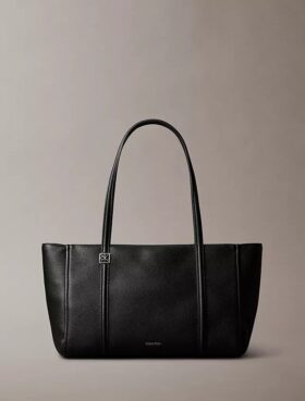 Tote-Tasche mit Emblem-Logo und Metallbeschlägen