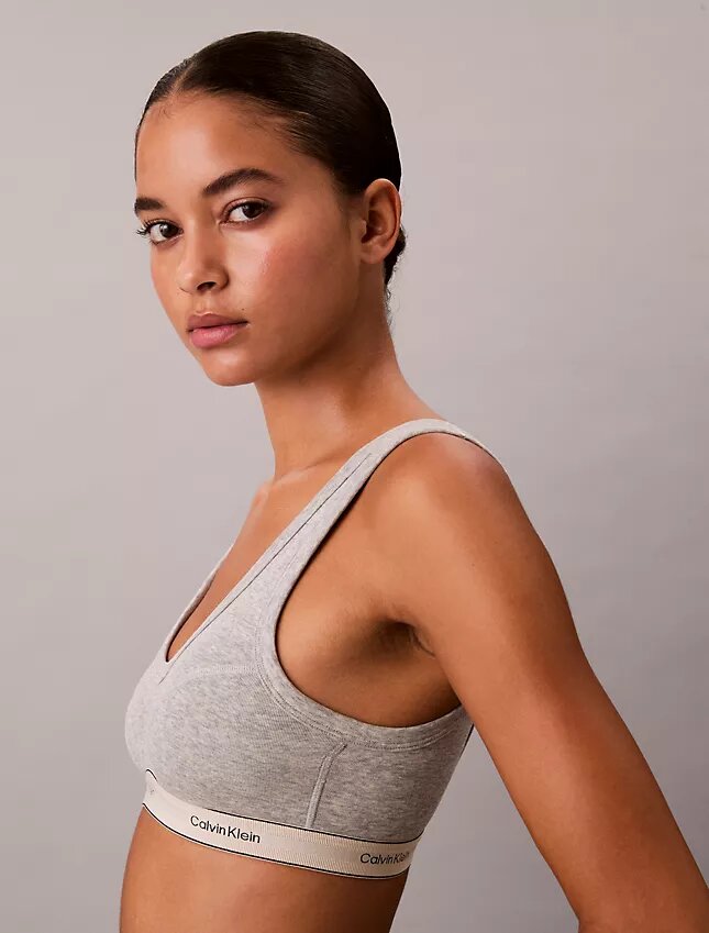 Traditioneller, leicht gefütterter Triangel-Bralette aus Cotton Stretch Traditioneller, leicht gefütterter Triangel-Bralette aus Cotton Stretch