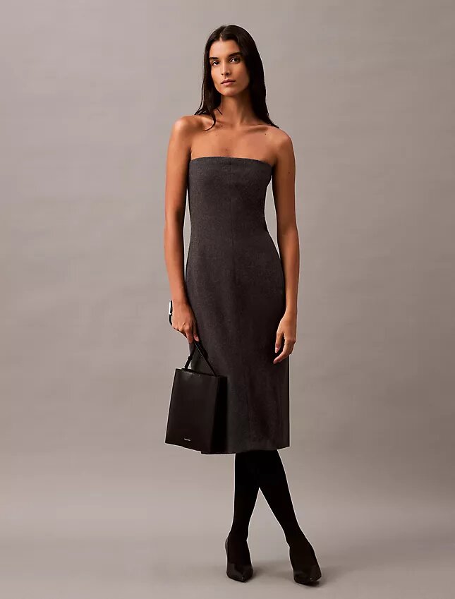 Trägerloses Kleid aus gebürsteter Wollmischung Trägerloses Kleid aus gebürsteter Wollmischung