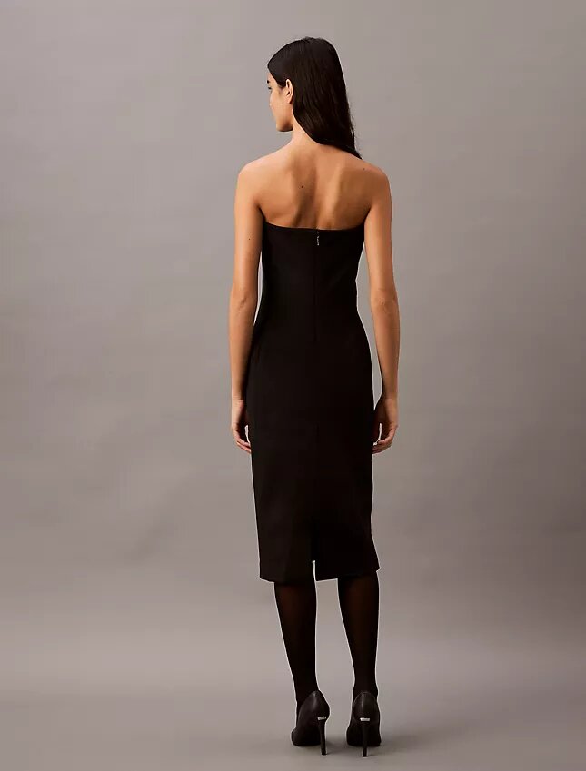 Trägerloses Kleid aus gebürsteter Wollmischung Trägerloses Kleid aus gebürsteter Wollmischung