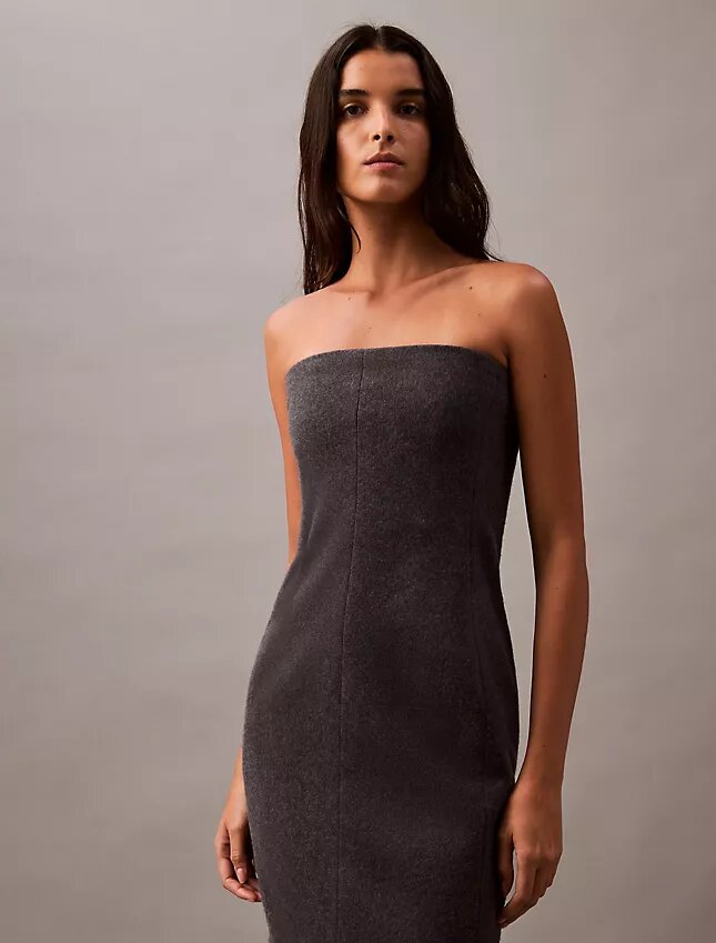 Trägerloses Kleid aus gebürsteter Wollmischung Trägerloses Kleid aus gebürsteter Wollmischung