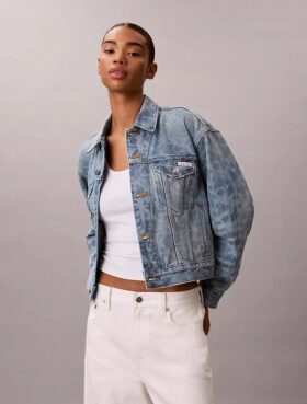 Trucker Jacket im 90er-Jahre-Stil