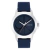 Uhr mit Emblem-Zifferblatt und Lederarmband