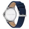 Uhr mit Emblem-Zifferblatt und Lederarmband