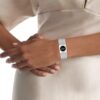 Uhr mit geometrischem Zifferblatt und Mesh-Armband