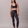 Weiche 7/8-Leggings mit abstraktem Sportprint Weiche 7/8-Leggings mit abstraktem Sportprint