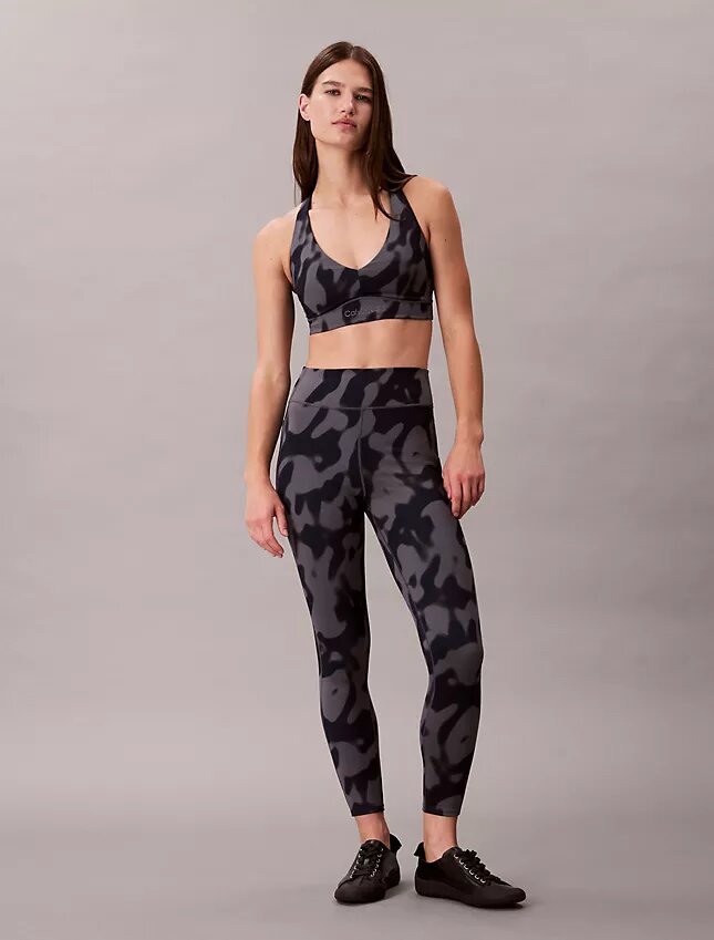 Weiche 7/8-Leggings mit abstraktem Sportprint Weiche 7/8-Leggings mit abstraktem Sportprint