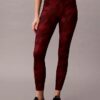 Weiche 7/8-Leggings mit abstraktem Sportprint Weiche 7/8-Leggings mit abstraktem Sportprint