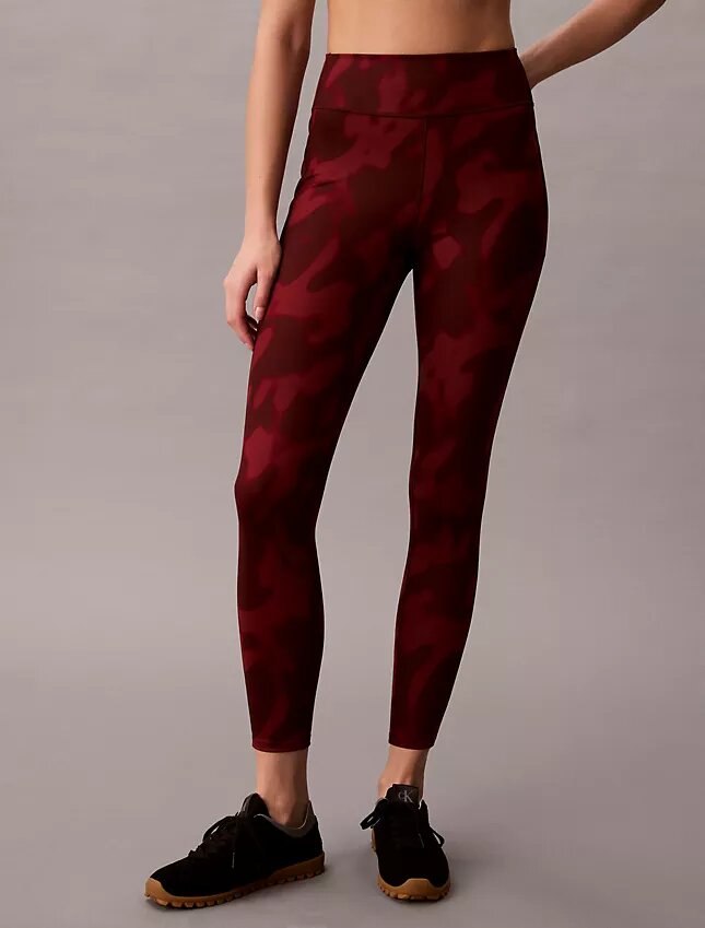 Weiche 7/8-Leggings mit abstraktem Sportprint Weiche 7/8-Leggings mit abstraktem Sportprint
