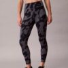 Weiche 7/8-Leggings mit abstraktem Sportprint Weiche 7/8-Leggings mit abstraktem Sportprint