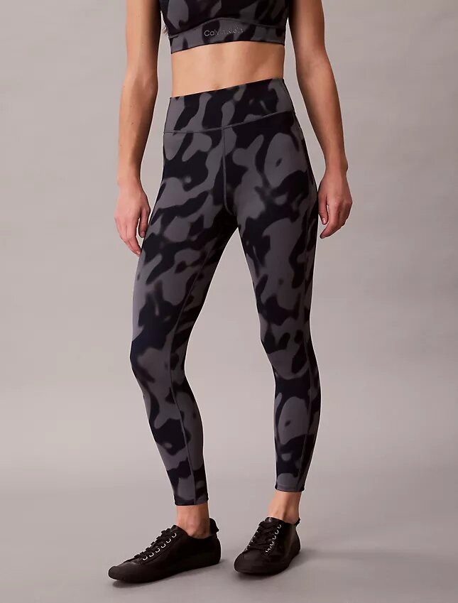 Weiche 7/8-Leggings mit abstraktem Sportprint Weiche 7/8-Leggings mit abstraktem Sportprint